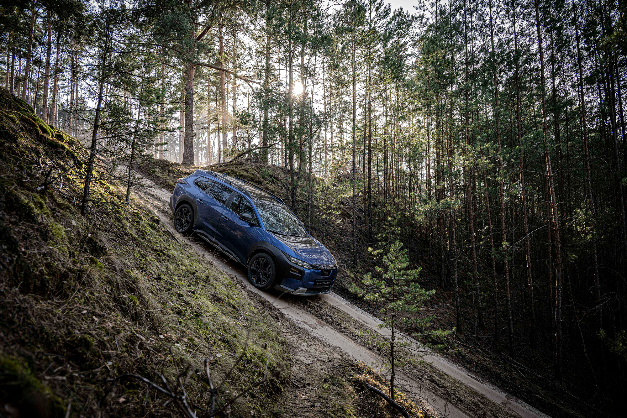 Subaru e-Outback pilnpiedziņas elektroauto bezceļu apstākļos